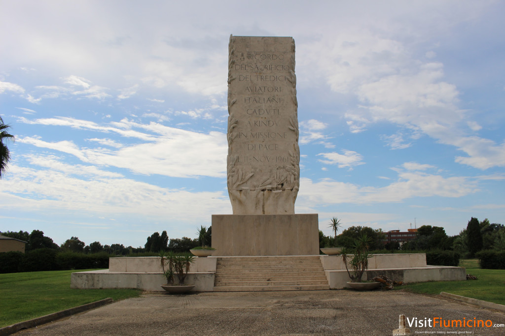 Visita la grande stele che ricorda chi morì per la pace